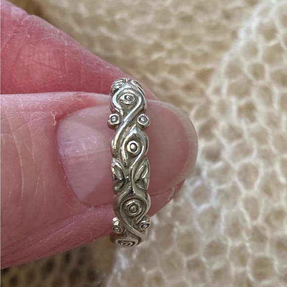 Sterling silver and lab created emerald filigree ring - Picture 5 of 5